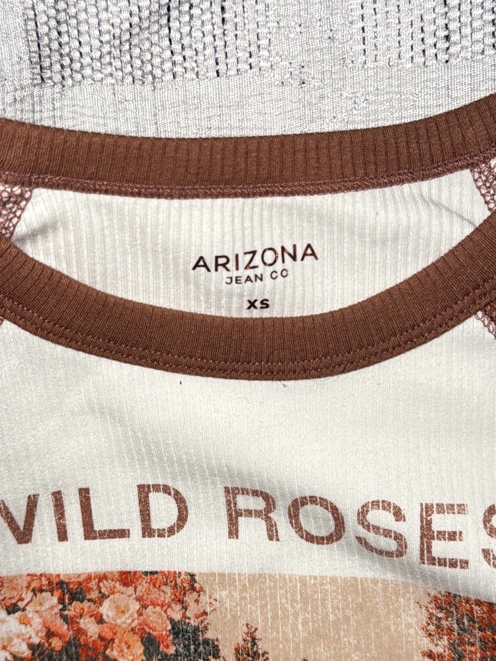 Arizona Wild Roses Ribbed Crop Top XS - Picture 7 of 7